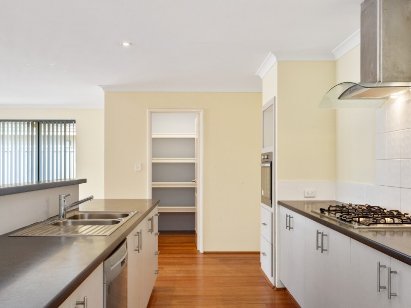 13 Barclay Way, Piara Waters WA 6112