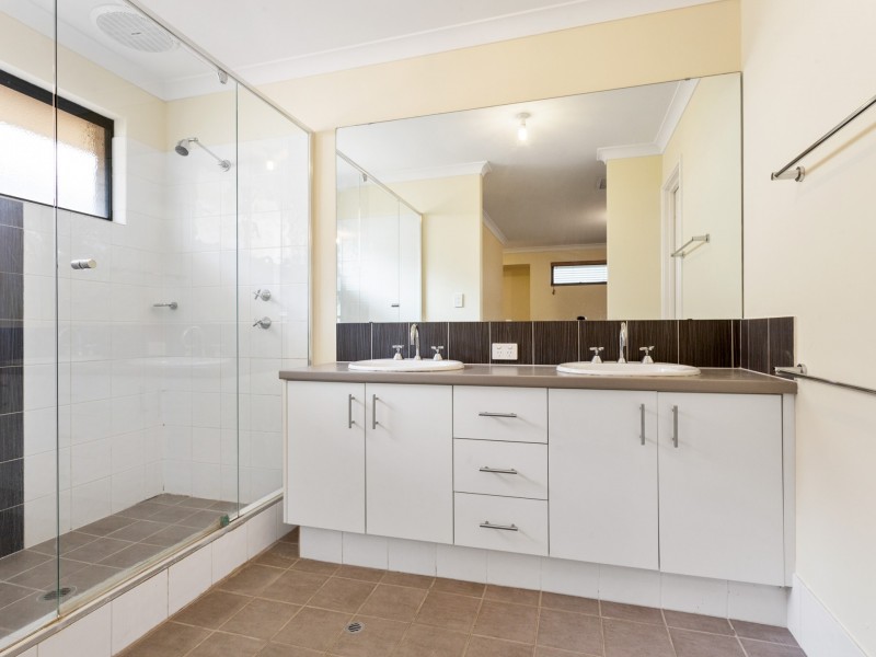 13 Barclay Way, Piara Waters WA 6112