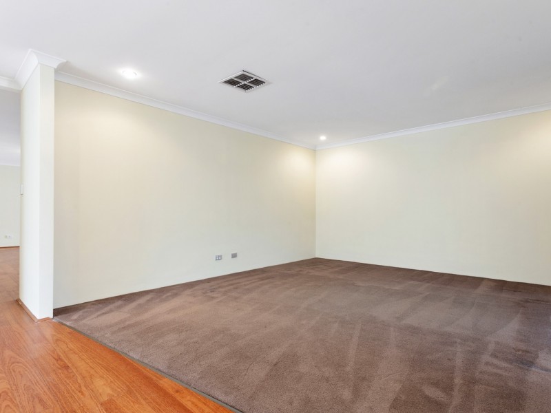 13 Barclay Way, Piara Waters WA 6112