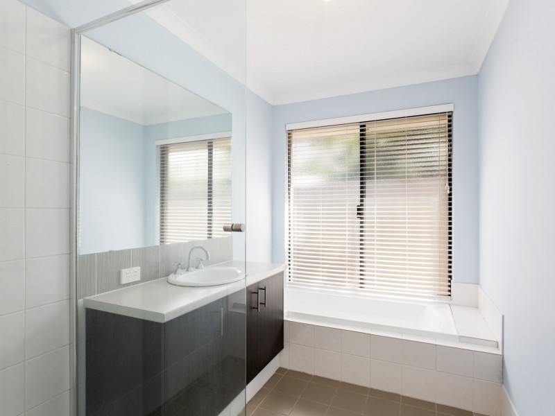 13 Barclay Way, Piara Waters WA 6112