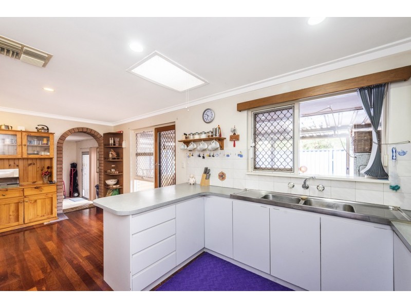 10 Messenger Street, Kelmscott WA 6111