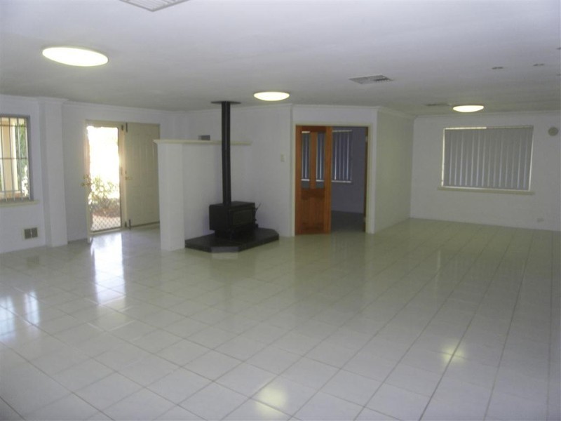 27 McCrae Pass, Canning Vale WA 6155