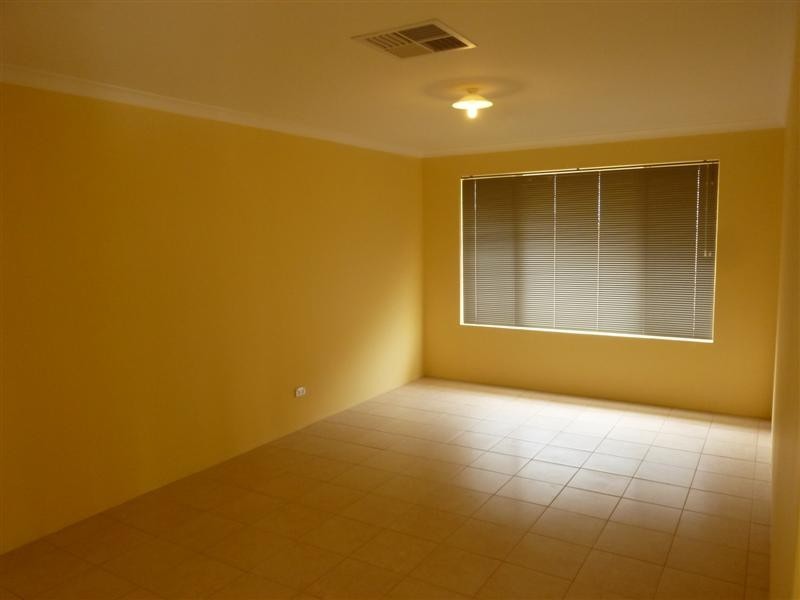 12 Middle Parkway, Canning Vale WA 6155