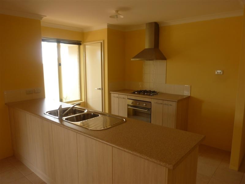 12 Middle Parkway, Canning Vale WA 6155