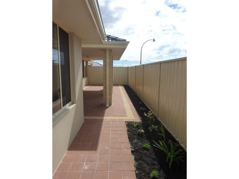 12 Middle Parkway, Canning Vale WA 6155