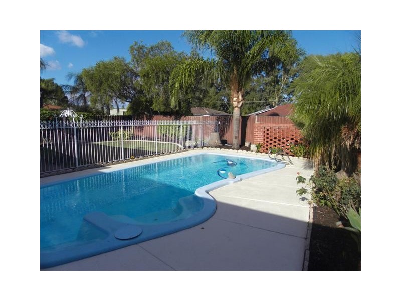 6 Sturt Close, Gosnells WA 6110