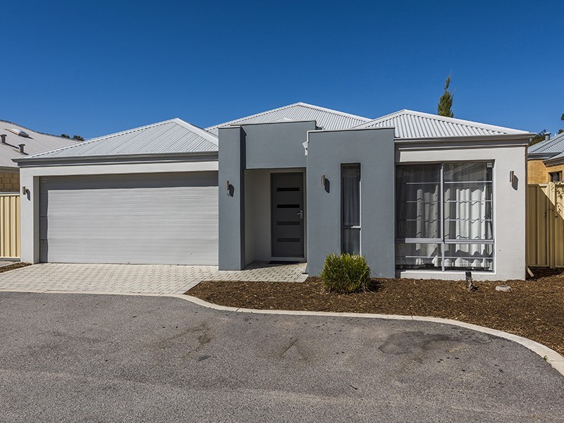 15/11 Carnation Street, Canning Vale WA 6155