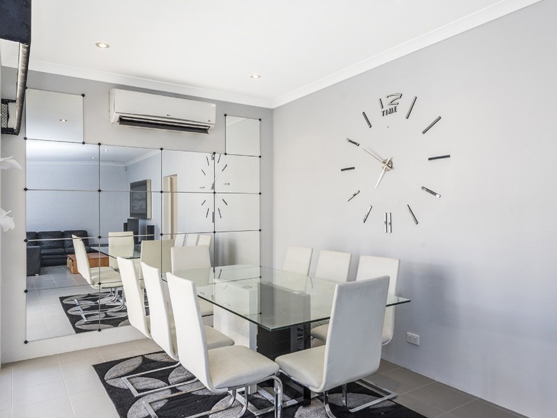 15/11 Carnation Street, Canning Vale WA 6155