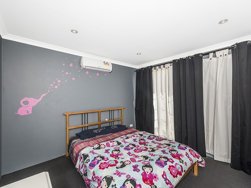 15/11 Carnation Street, Canning Vale WA 6155