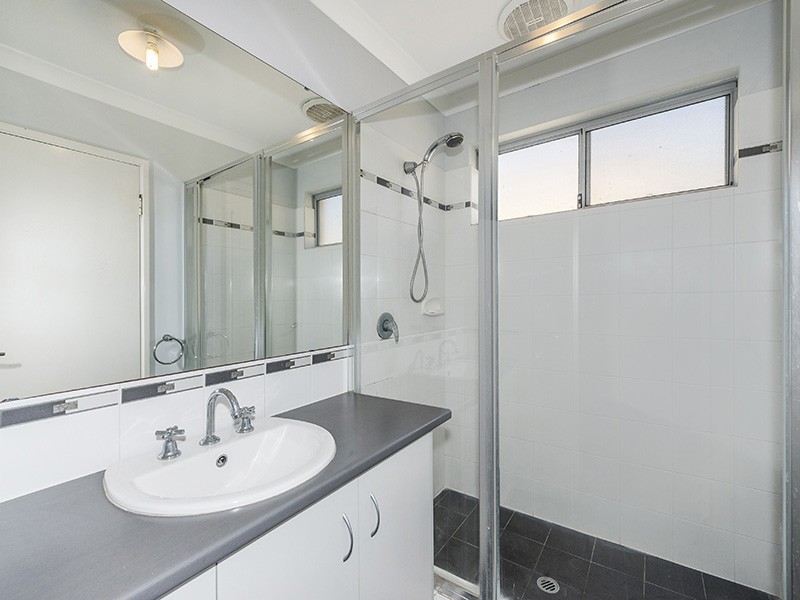 15/11 Carnation Street, Canning Vale WA 6155