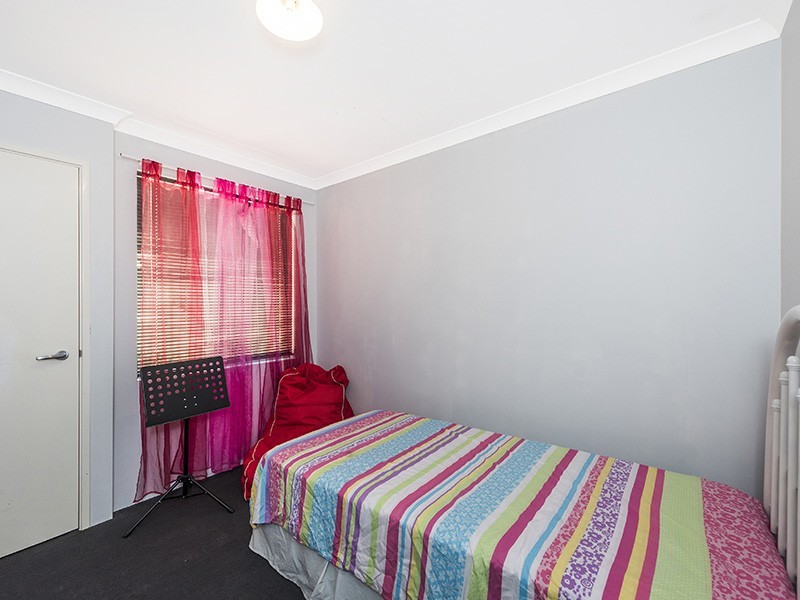 15/11 Carnation Street, Canning Vale WA 6155