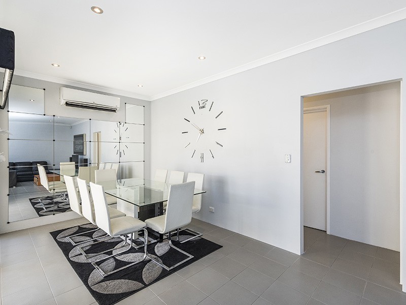 15/11 Carnation Street, Canning Vale WA 6155