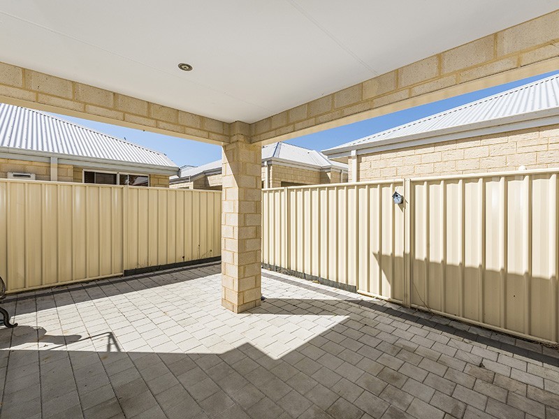 15/11 Carnation Street, Canning Vale WA 6155