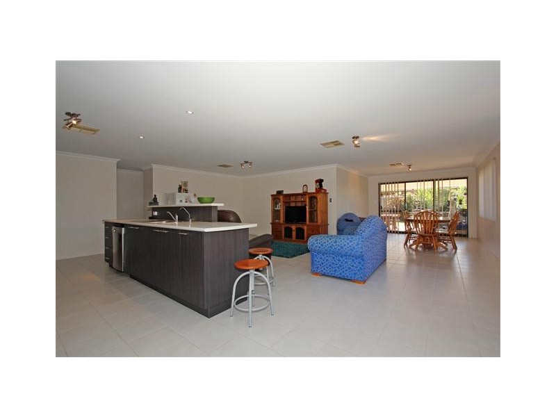 13 Sotheby Drive, Harrisdale WA 6112