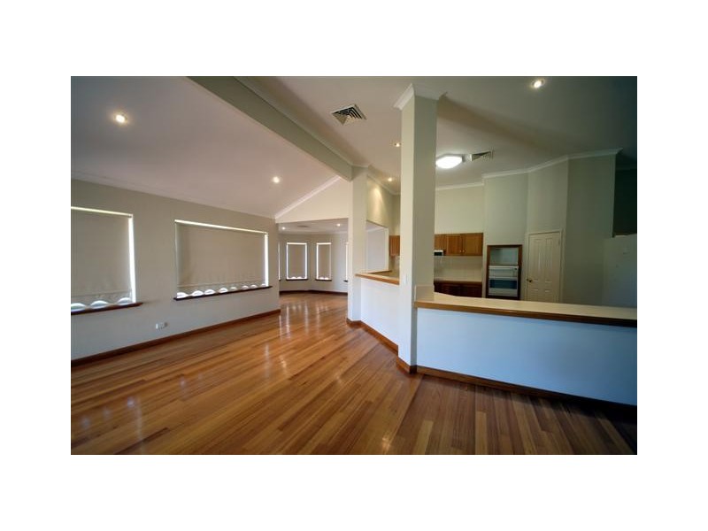 4 Kingsland Loop, Canning Vale WA 6155