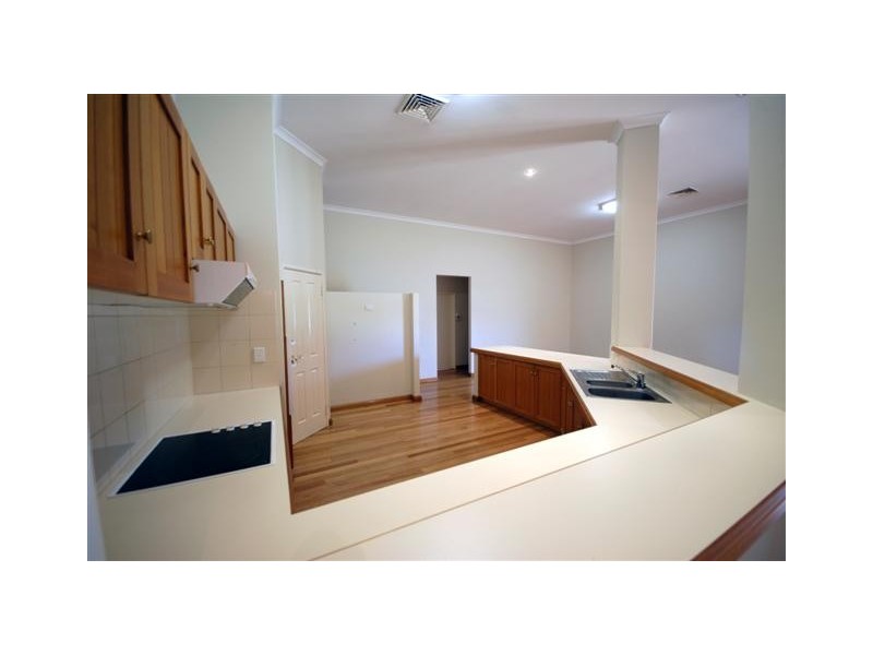 4 Kingsland Loop, Canning Vale WA 6155