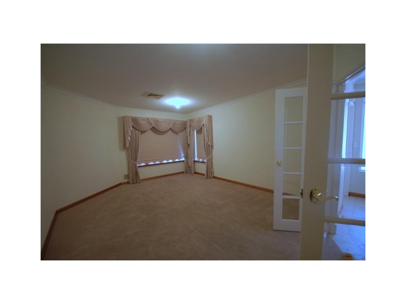 4 Kingsland Loop, Canning Vale WA 6155