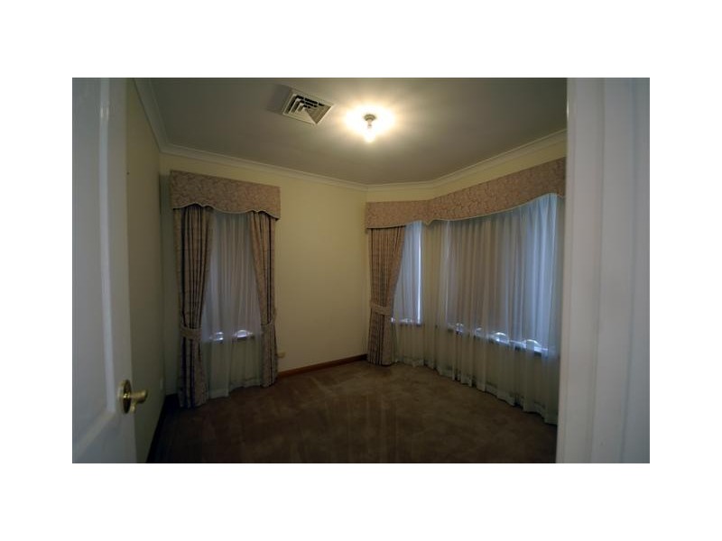 4 Kingsland Loop, Canning Vale WA 6155