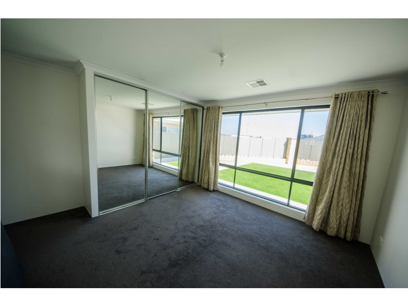 26 Sweetgum Way, Piara Waters WA 6112