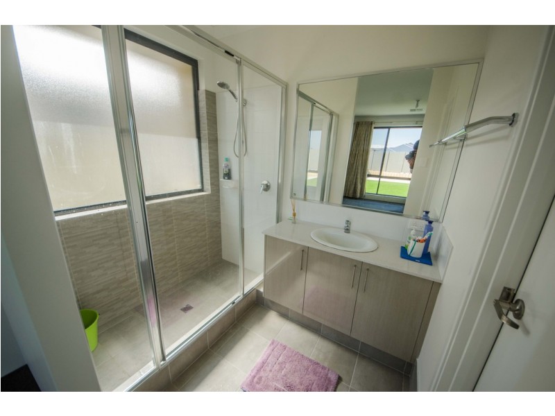 26 Sweetgum Way, Piara Waters WA 6112