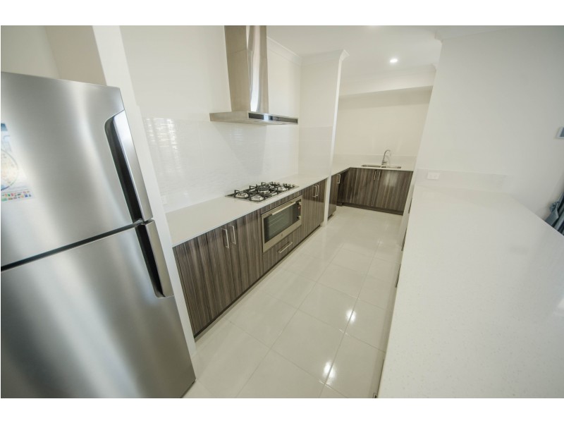 26 Sweetgum Way, Piara Waters WA 6112