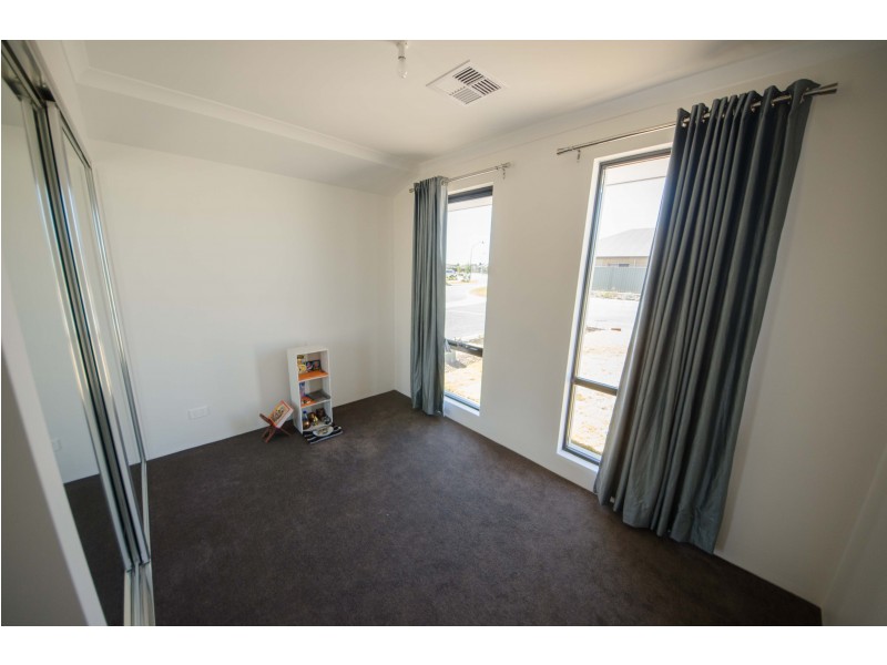26 Sweetgum Way, Piara Waters WA 6112
