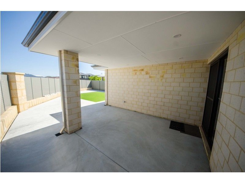 26 Sweetgum Way, Piara Waters WA 6112