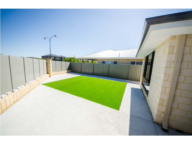 26 Sweetgum Way, Piara Waters WA 6112