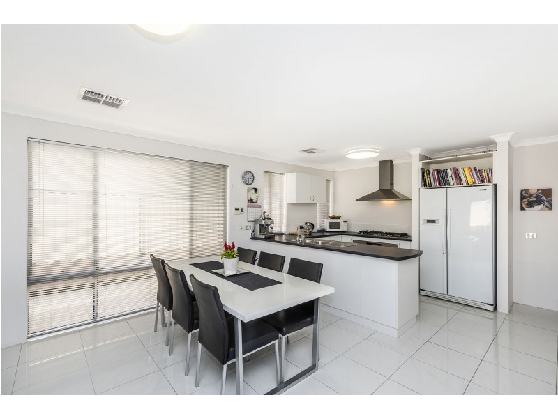 16 Elkhorn Ave, Southern River WA 6110