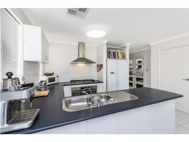 16 Elkhorn Ave, Southern River WA 6110