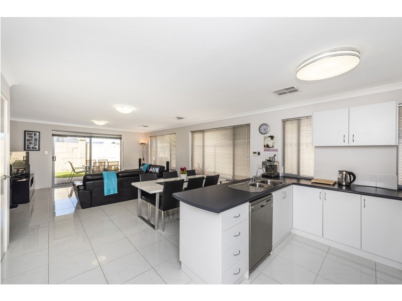 16 Elkhorn Ave, Southern River WA 6110