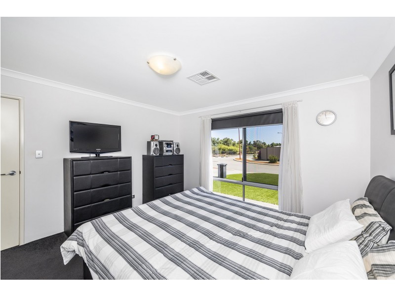 16 Elkhorn Ave, Southern River WA 6110