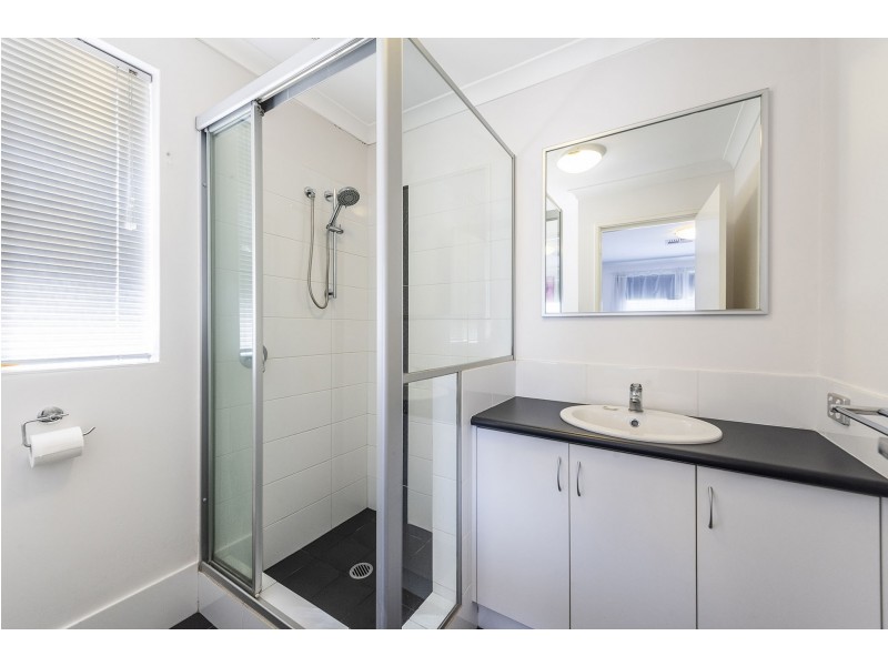 16 Elkhorn Ave, Southern River WA 6110