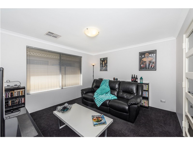 16 Elkhorn Ave, Southern River WA 6110