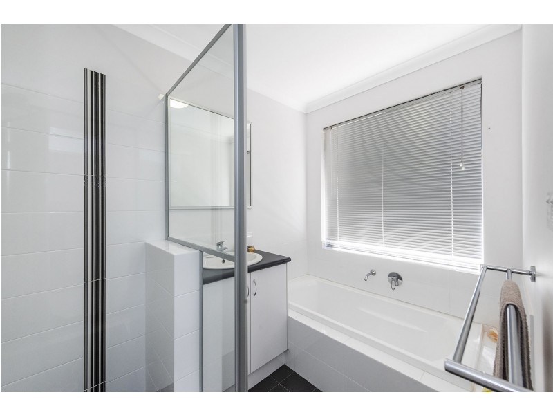 16 Elkhorn Ave, Southern River WA 6110