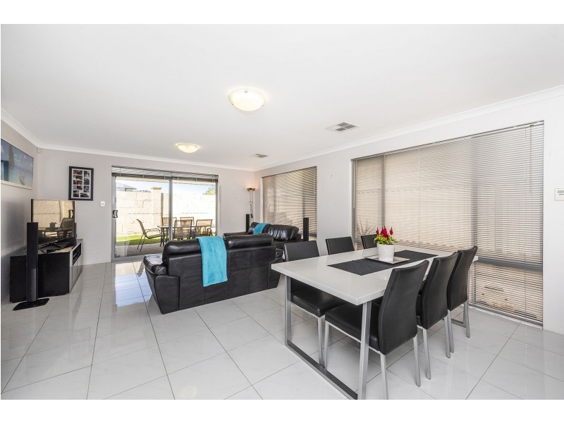 16 Elkhorn Ave, Southern River WA 6110