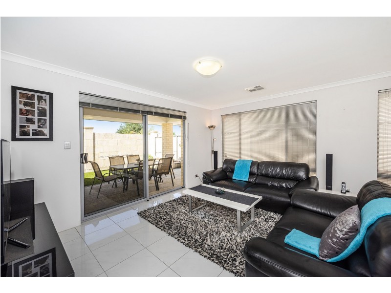 16 Elkhorn Ave, Southern River WA 6110