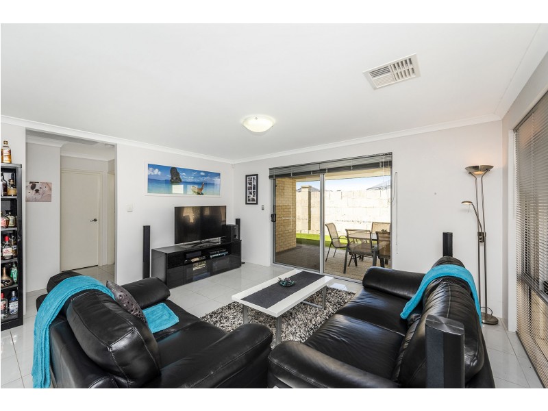 16 Elkhorn Ave, Southern River WA 6110