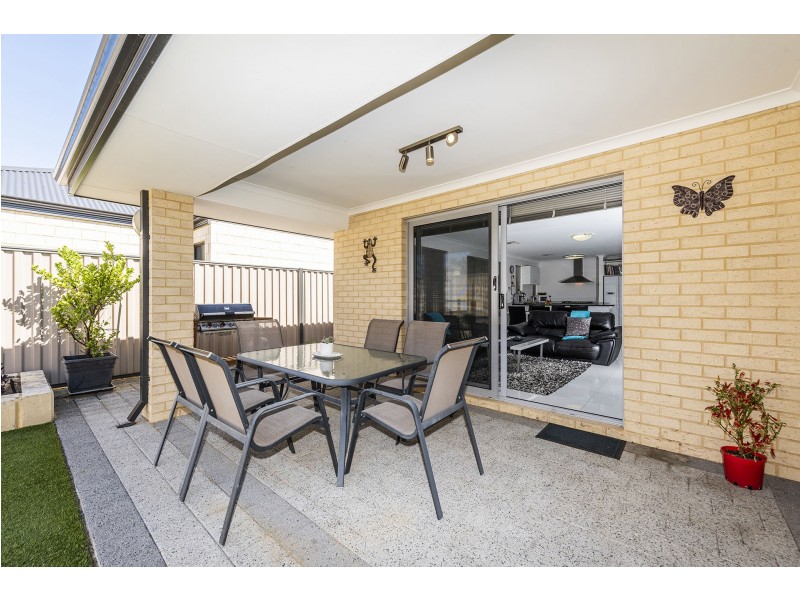 16 Elkhorn Ave, Southern River WA 6110