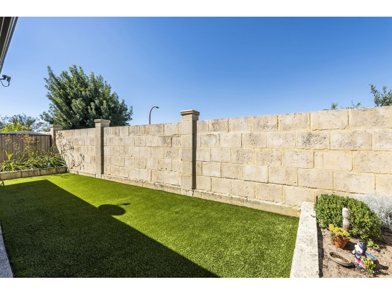 16 Elkhorn Ave, Southern River WA 6110