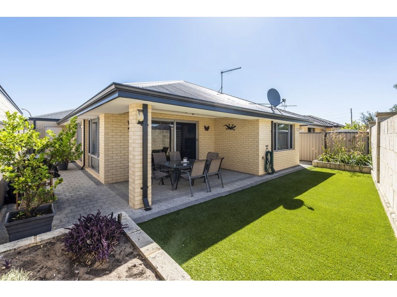 16 Elkhorn Ave, Southern River WA 6110