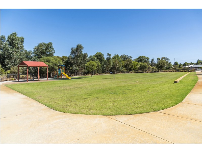 16 Elkhorn Ave, Southern River WA 6110