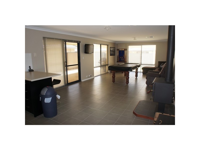 1 Vichy Close, Piara Waters WA 6112