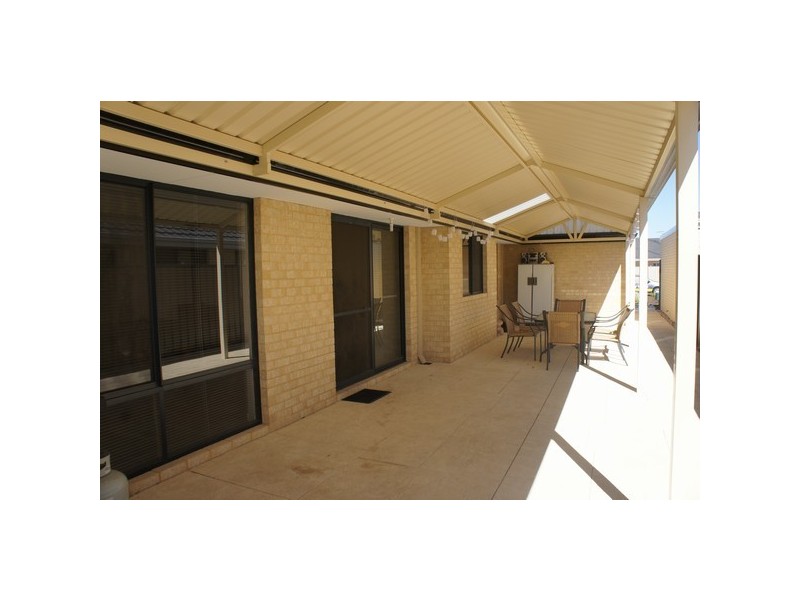 1 Vichy Close, Piara Waters WA 6112