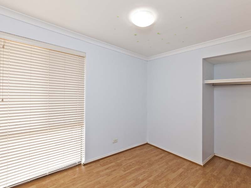 5 Mary Mackillop Glen, Queens Park WA 6107