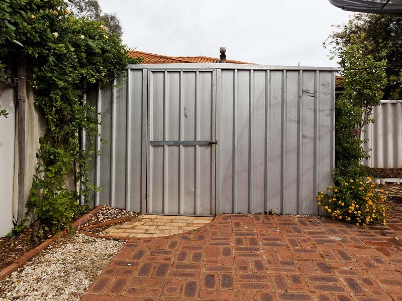 5 Mary Mackillop Glen, Queens Park WA 6107