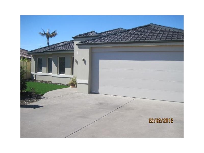 11 Amalfi Way, Canning Vale WA 6155