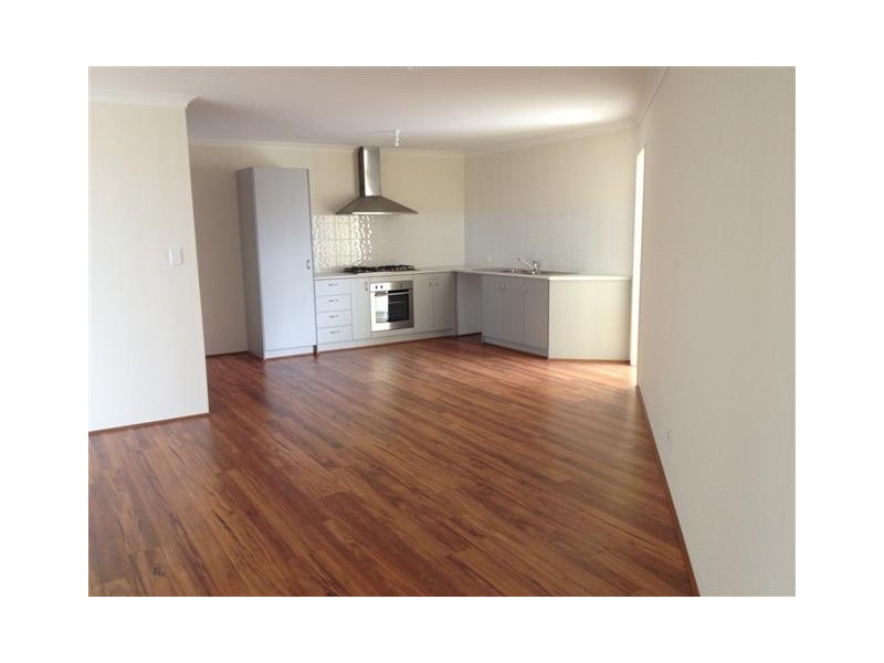 15 St Tropez Garden, Piara Waters WA 6112