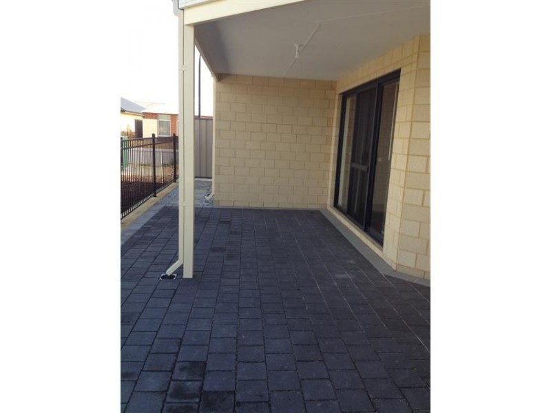 15 St Tropez Garden, Piara Waters WA 6112