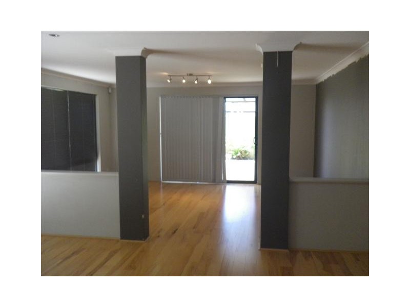 100 Amherst Road, Canning Vale WA 6155